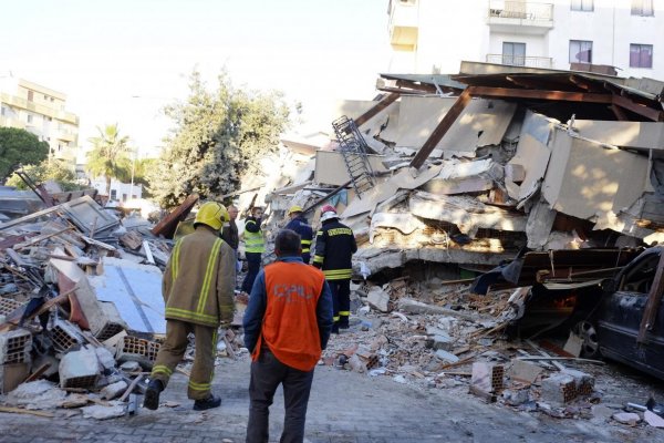 Zemetrasenie v Albánsku si vyžiadalo najmenej šiestich mŕtvych a tristo zranených
