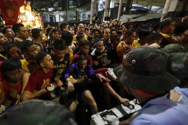 Státisíce Filipínčanov sa zúčastnili na procesii s uctievanou sochou Ježiša