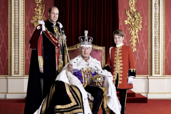 Británia zverejnila portrét kráľa Karola III. s jeho dedičmi