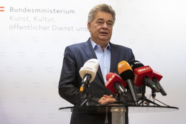 Nový rakúsky kancelár Alexander Schallenberg zloží v pondelok prísahu