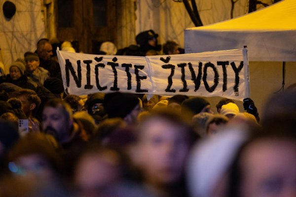 Protesty na Slovensku podporili aj stovky krajanov v Prahe i Brne