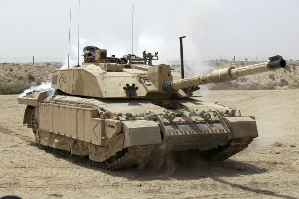 Britský premiér súhlasil s dodávkou tankov pre Ukrajinu