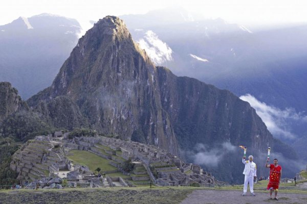 Peru deportovalo pre poškodzovanie Machu Picchu turistov, jedného čaká súd