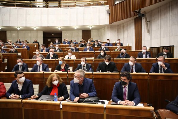Poslanci schválili novelu proti byrokracii, ubudne počet potrebných výpisov a potvrdení