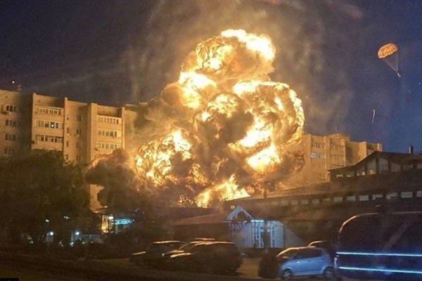 Do obytnej oblasti v ruskom meste Jejsk sa zrútilo bojové lietadlo