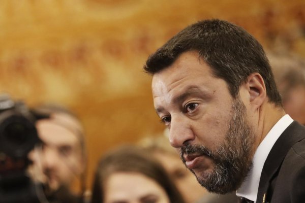 Kollárovi to nehovorte, ale Salvini k nám chce poslať migrantov