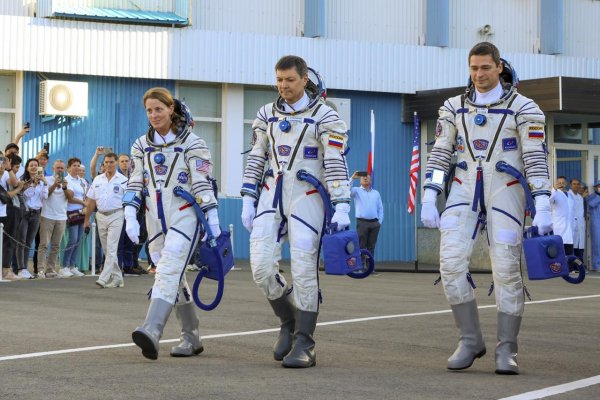 Rusko-americká posádka rakety Sojuz sa pripojila k ISS