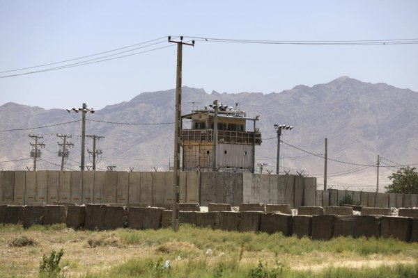 Vojaci odovzdali Talibanu základňu Bagrám