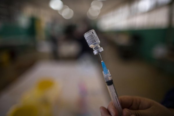 Šéf Pfizeru: Do roka po podaní dvoch dávok vakcíny bude zrejme potrebná i tretia