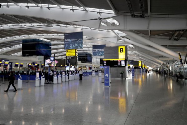 Po ohlásení protestu na letisku Heathrow zatkli ďalších aktivistov