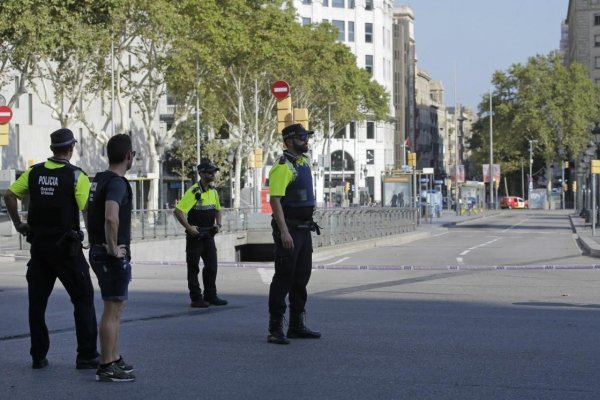 V centre Barcelony vrazila dodávka do davu ľudí