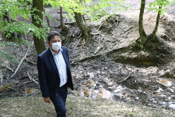Odpad z nelegálnej skládky v Ivanke pri Dunaji znečistil podzemné vody