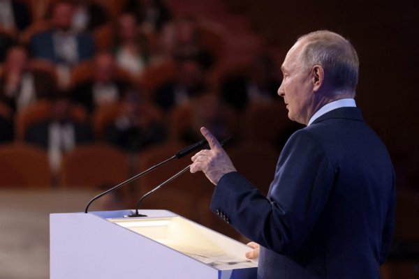 Putin obvinil Západ, že udrel na jeho krajinu „sankčnou vojnou"
