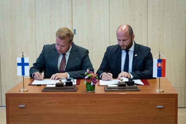 Poslanci vyslovili súhlas s pristúpením Švédska a Fínska do NATO