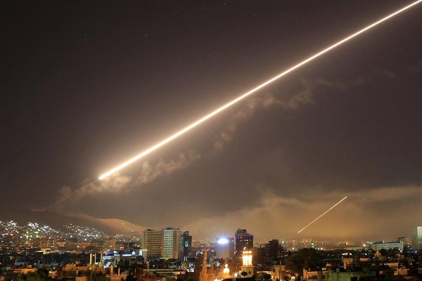 Predtým a potom: satelitné fotografie leteckých útokov v Sýrii