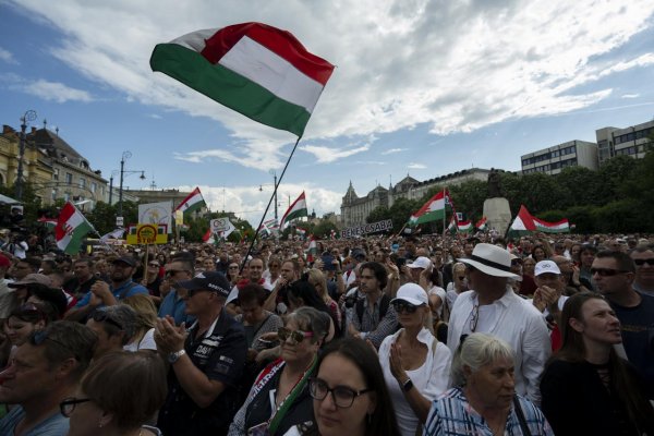 Na demonštráciu proti Orbánovej vláde prišli do Debrecína tisíce ľudí