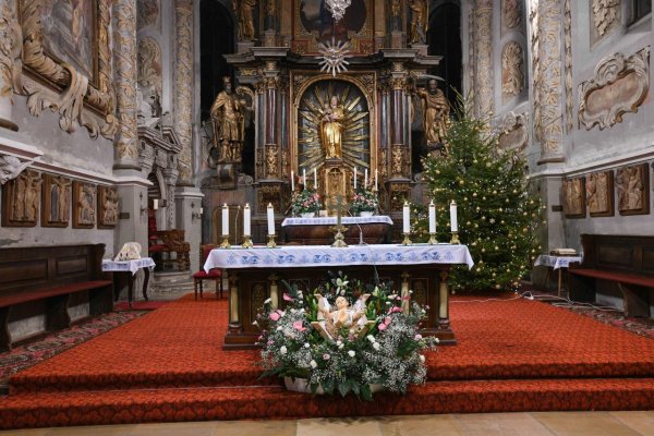 Kresťania začínajú v nedeľu sláviť Vianoce