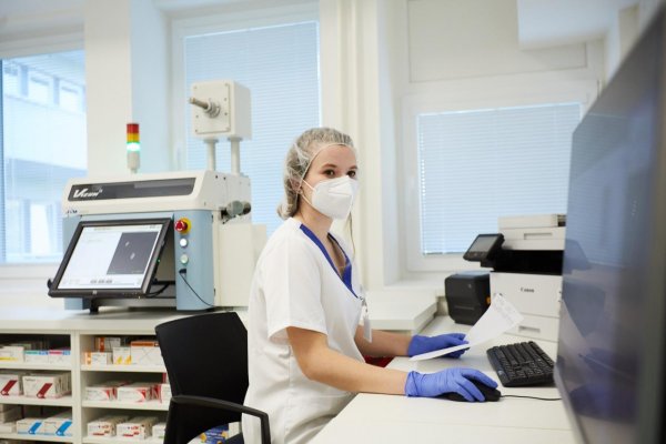 V trebišovskej nemocnici pripravuje lieky pre pacientov robotický automat za viac ako 700-tisíc eur