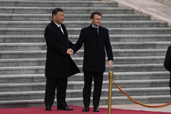 Macron sa spolieha na Si Ťin-pchinga, že privedie Rusko k rozumu