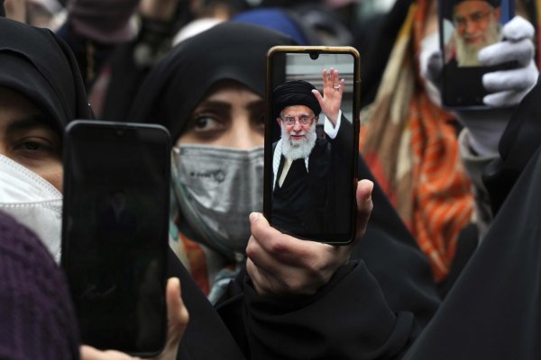 Europarlament žiada ďalšie sankcie proti iránskemu režimu