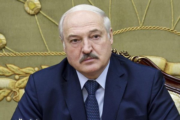 Lukašenko pripustil, že jeho bezpečnostné sily pomáhali migrantom prechádzať hranice do Poľska