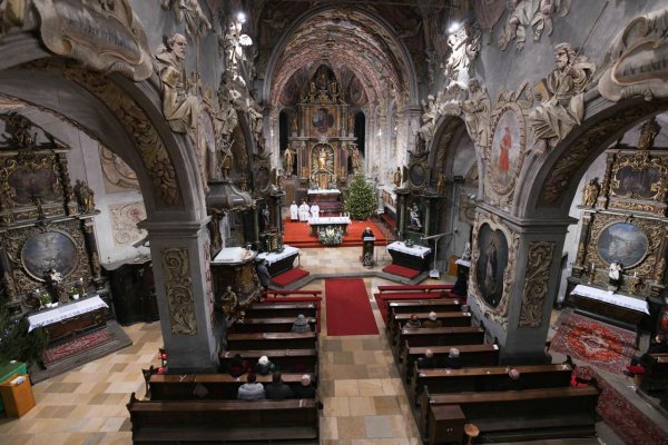 K rímskokatolíckej viere sa prihlásilo 55,8 % Slovákov, ich podiel klesol o viac ako šesť percent