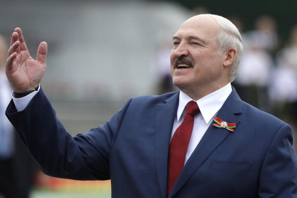 Lukašenko prekonal nákazu koronavírusom, vážnosť pandémie stále spochybňuje