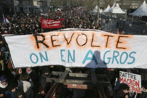 Francúzi štrajkujú proti dôchodkovej reforme, ochromili celú krajinu