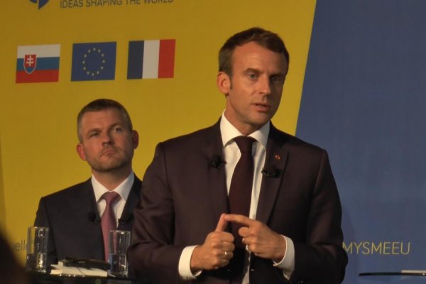 Macron: Nemožno porovnávať Moskvu s Bruselom