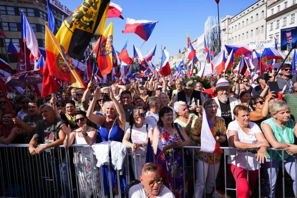 Na Václavskom námestí v Prahe protestujú tisíce ľudí, žiadajú demisiu vlády