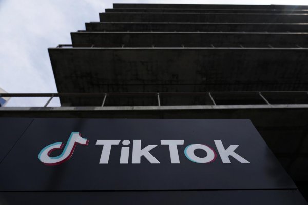 Česká Snemovňa zakázala zamestnancom používať aplikáciu TikTok