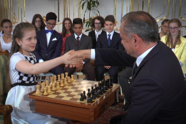 Prezident čelil desaťročnej majsterke šachu
