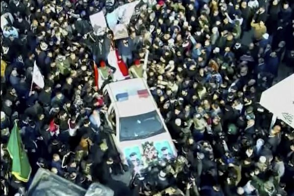 Tisíce ľudí sa zúčastnili na rozlúčkovom obrade generála Solejmáního