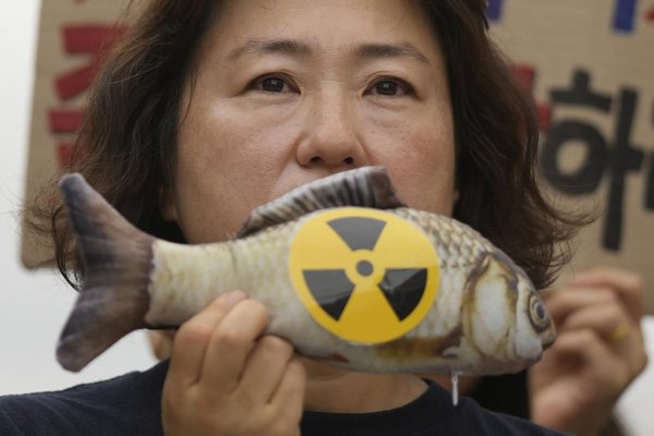 Japonsko začalo vypúšťať rádioaktívnu vodu z Fukušimy do oceánu
