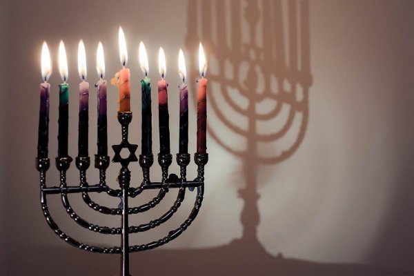 Židia začínajú sláviť chanuku. Ako sviatok vznikol?