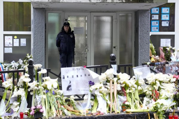 Zomrelo dievča zranené pri streľbe v belehradskej škole, počet obetí stúpol na desať