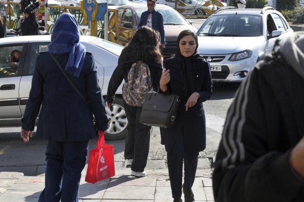Mravnostná polícia sa vracia do ulíc Iránu dohliadať na pravidlá obliekania