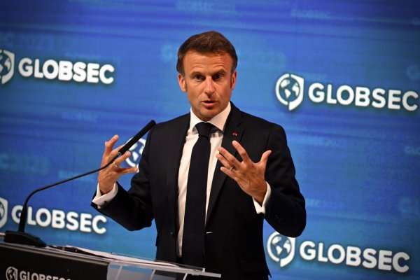 Európa nesmie dovoliť, aby Rusko rozbilo jej bezpečnosť a jednotu, uviedol Emmanuel Macron na konferencii Globsec 2023 