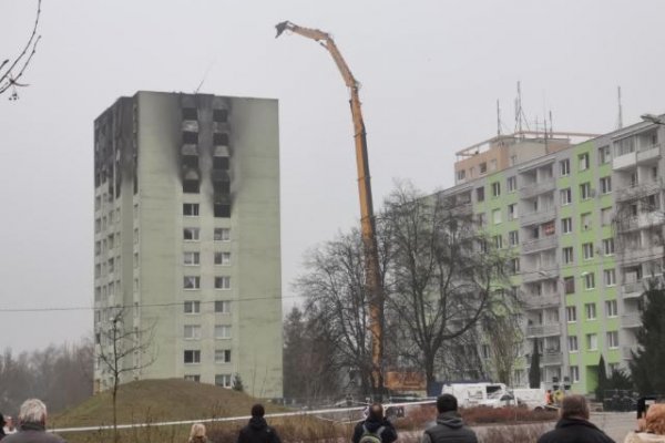 V súvislosti s výbuchom bytovky v Prešove obvinila polícia ďalších dvoch ľudí