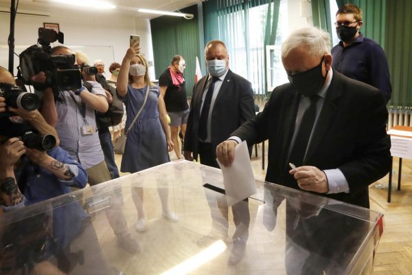 Poliaci hlasujú v prezidentských voľbách