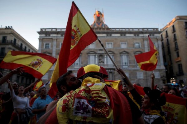 Časť Španielov má katalánskej krízy plné zuby, vláda dlho zametala problém pod koberec