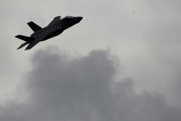 Britské a dánske stíhačky vzlietli k ruským vojenským lietadlám