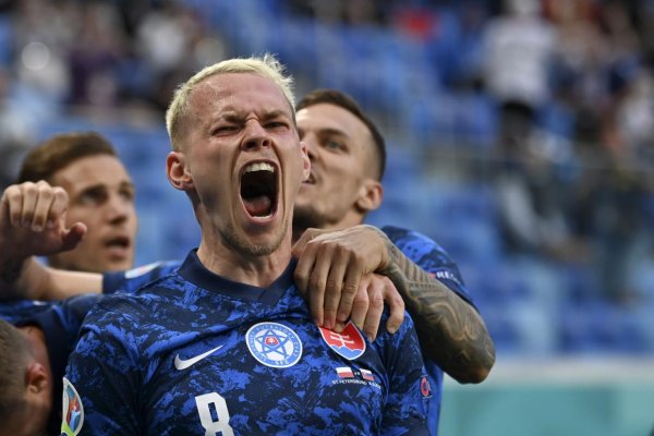 Slováci predviedli úspešný štart na európskom šampionáte, vyhrali nad Poliakmi 2:1