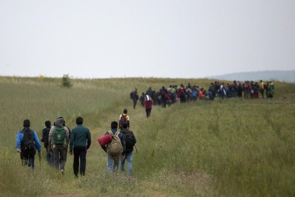 Přijímání migrantů: Čiň dobro, nebo dostaneš přes držku
