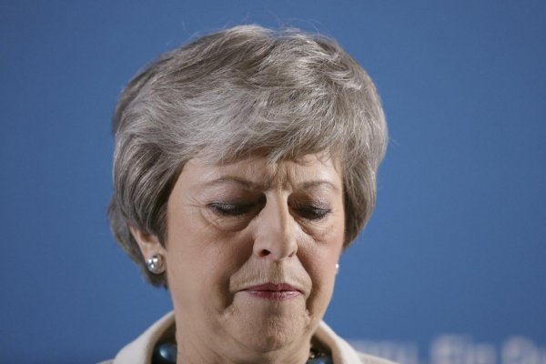 Theresa May by zvážila druhé referendum, ak stroskotajú rokovania s labouristami