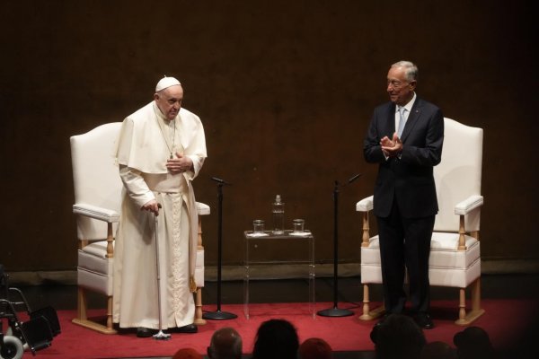 Pápež František pricestoval do Lisabonu na Svetové dni mládeže