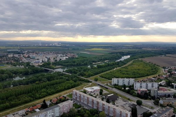 Po násilnom útoku v Šali sú traja mŕtvi a dvaja zranení ľudia