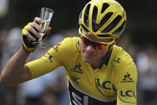 Froome vyhrá Tour de France tretíkrát v rade, časovku vyhral Saganov kolega Bodnar