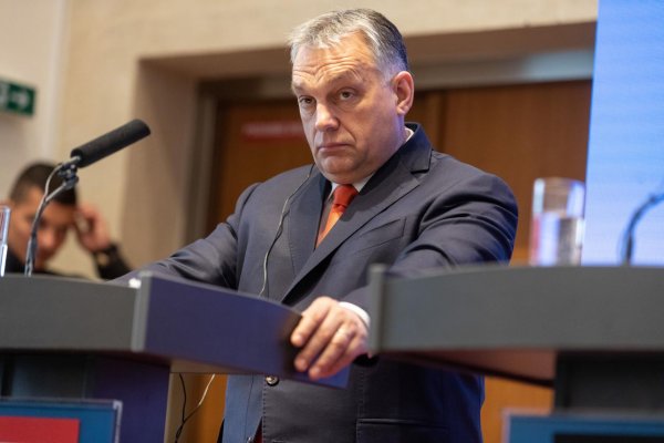 Orbán proti vedcom