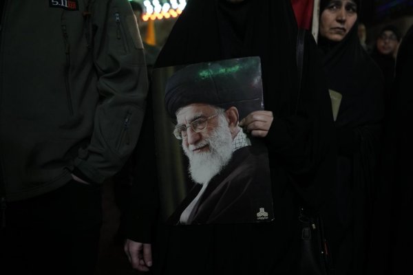 Útok v Damasku má 13 obetí, ajatolláh Chameneí pohrozil Izraelu odvetou